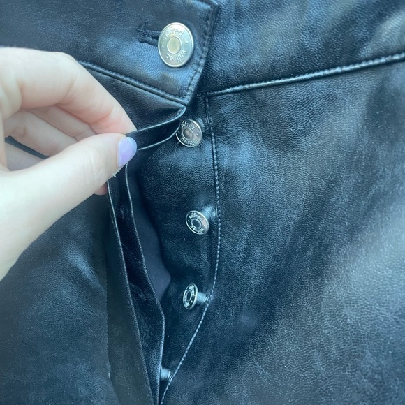 Wilfred Free Aritzia The Modern Vegan Leather High Rise Cargo Pants Size 12 - Picture 5 of 10